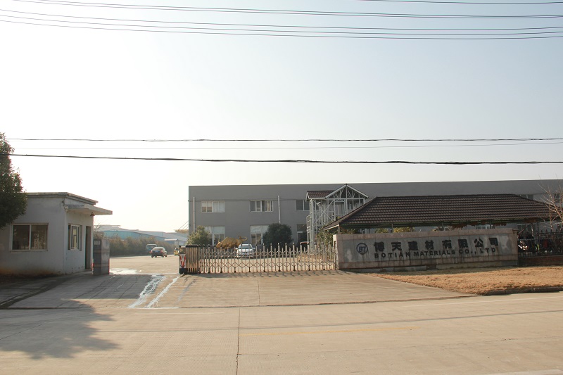 这是芜湖博天彩石金属瓦厂家的大门