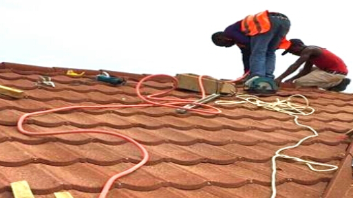 尼日利亚阿达玛瓦州屋面瓦施工现场